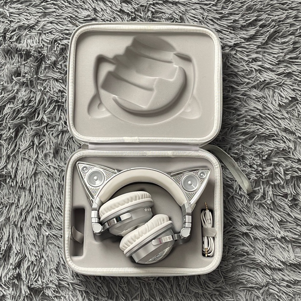 Ariana Grande Cat headphones